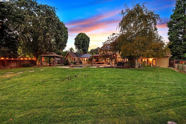 6745 Alisal Street, Pleasanton CA: https://media.crmls.org/mediaz/bfe4aca4-1752-4eab-89d2-fc9adf5505cd.jpg