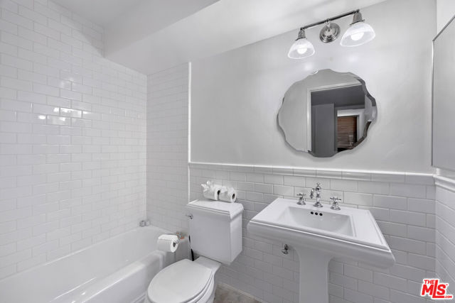 2301 S Beverly Glen Boulevard, Los Angeles CA: https://media.crmls.org/mediaz/bfe4e049-fbf1-44bb-8107-a448b69b8747.jpg