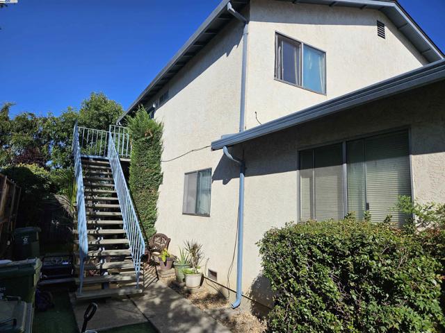 37051 Walnut St, Newark CA: https://media.crmls.org/mediaz/bfe51c87-6fbb-4474-9bf5-5d6a35edc8d3.jpg