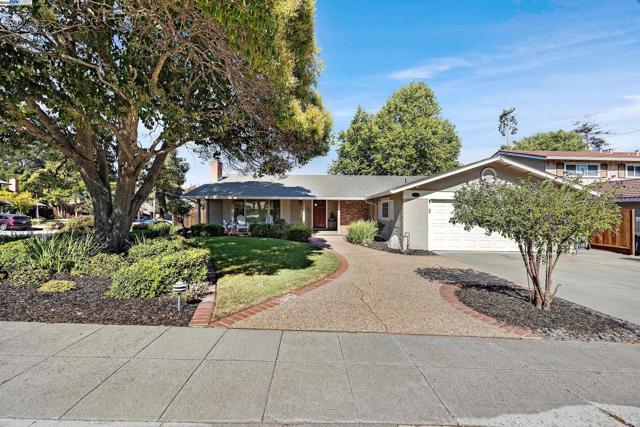 11530 Circle Way, Dublin CA: https://media.crmls.org/mediaz/bfe57a9e-0a42-41ad-a705-0c220ee8ac54.jpg