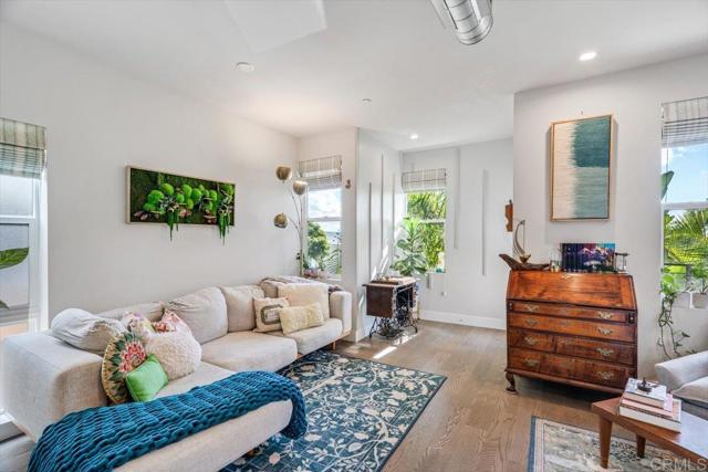 Detail Gallery Image 5 of 19 For 3060 G St, San Diego,  CA 92102 - 2 Beds | 2/1 Baths