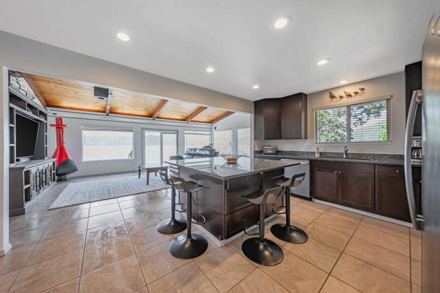 12340 Lakeshore Drive, Clearlake CA: https://media.crmls.org/mediaz/bfe646c1-0bf2-47c6-8f4e-bc434f330dc6.jpg