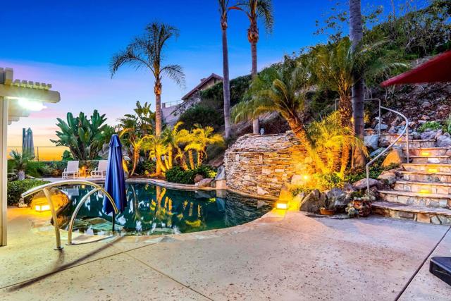 Image 9 of 39 For 7056 Del Cerro Boulevard