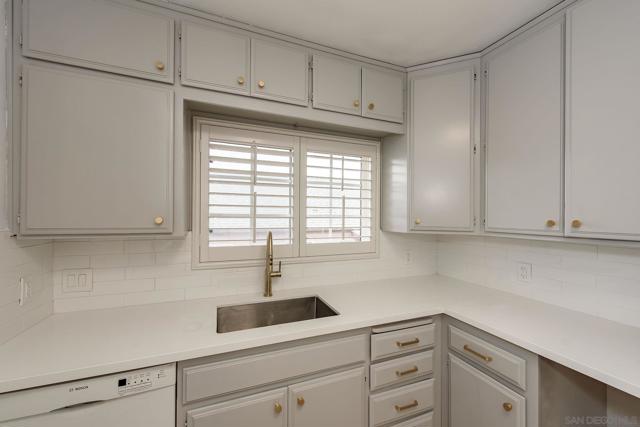 2486 CALLE SERENA, San Diego CA: https://media.crmls.org/mediaz/bfe7b7b9-0c1a-43cb-8985-bdc8dfc82142.jpg