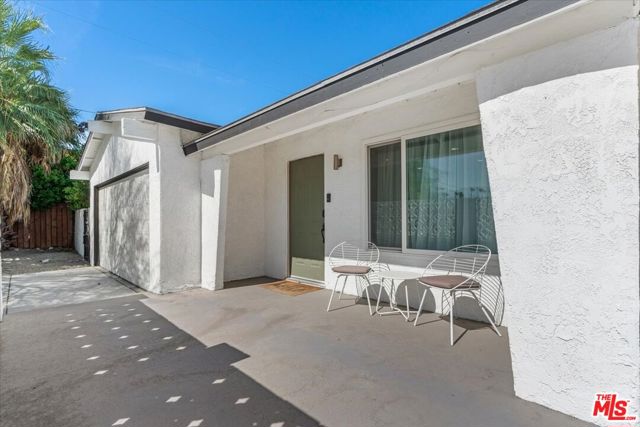 1808 E Francis Drive, Palm Springs CA: https://media.crmls.org/mediaz/bfe7f580-184b-44e5-97c8-ef8926871943.jpg
