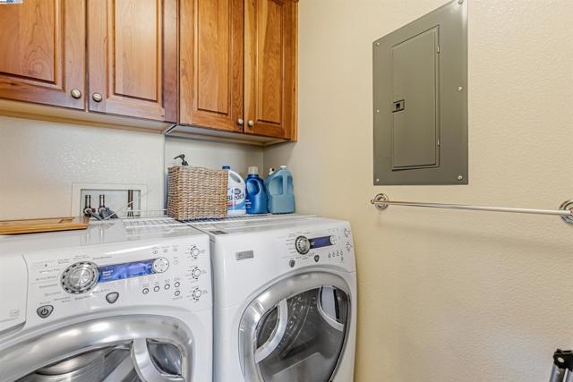 3493 Capoterra Way, Dublin CA: https://media.crmls.org/mediaz/bfe87c25-1cc2-4796-85b7-9b178f961110.jpg