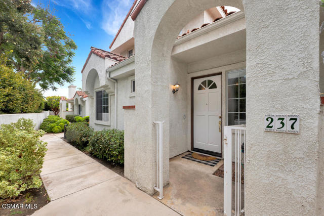 237 Camino Toluca, Camarillo CA: https://media.crmls.org/mediaz/bfe88db8-ac18-4882-8fd7-e38431753e8b.jpg