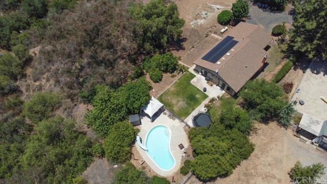 3096 Coral Tree Lane, Fallbrook CA: https://media.crmls.org/mediaz/bfe8a667-dd38-47a1-8d69-44c8a2a509b8.jpg