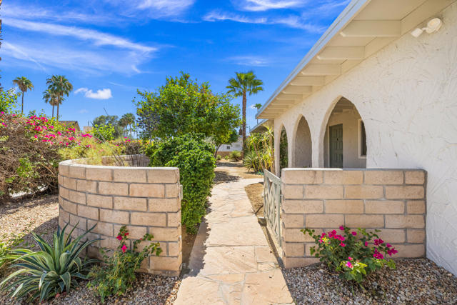 1423 N Avenida Caballeros, Palm Springs, CA 92262