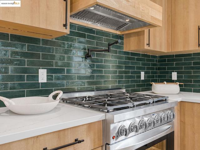 1415 10Th St, Berkeley CA: https://media.crmls.org/mediaz/bfe8f75a-c6a0-47f5-8ac2-6d89707767a3.jpg