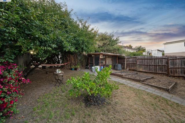 2449 26TH AVENUE, Oakland CA: https://media.crmls.org/mediaz/bfe94b57-130e-47fc-aaf4-83a01c50955a.jpg
