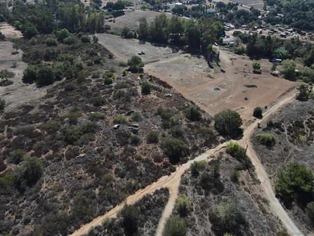 77 Jeffrey Heights Rd, Valley Center CA: https://media.crmls.org/mediaz/bfe9630e-86d4-4787-a4ba-2a0acda3e50b.jpg