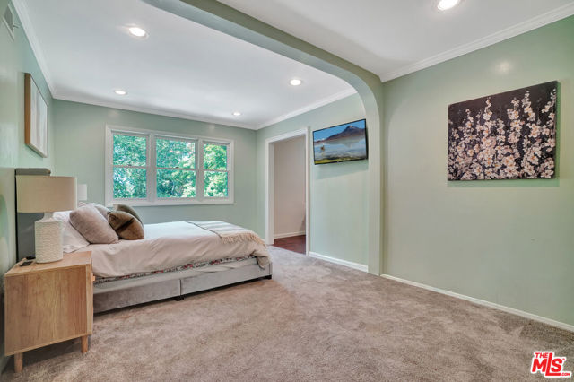 5025 Delita Place, Woodland Hills CA: https://media.crmls.org/mediaz/bfe98dd1-422d-42a5-88e8-a4f2a3d9108b.jpg