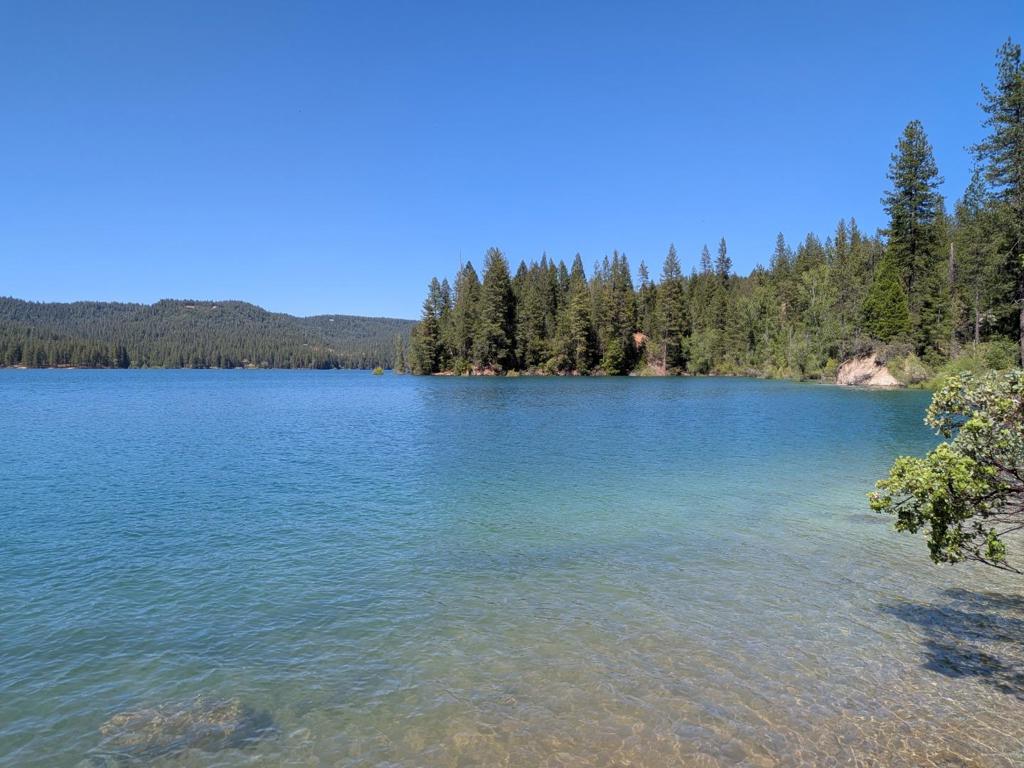 https://media.crmls.org/mediaz/bfe9b3b3-5871-477e-9a35-d1fc7bd45a86.jpg?preset=X-Large
