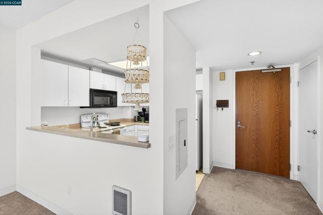 988 Franklin St, Oakland CA: https://media.crmls.org/mediaz/bfea12d9-a05e-402a-bf1f-ecc434494c8e.jpg