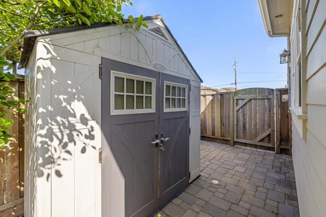 414 Belleville Boulevard, Half Moon Bay CA: https://media.crmls.org/mediaz/bfea1614-a809-4f07-9dc6-04769bab905a.jpg