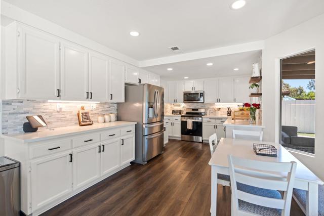 Detail Gallery Image 17 of 43 For 1378 Corte Lira, San Marcos,  CA 92069 - 4 Beds | 3 Baths