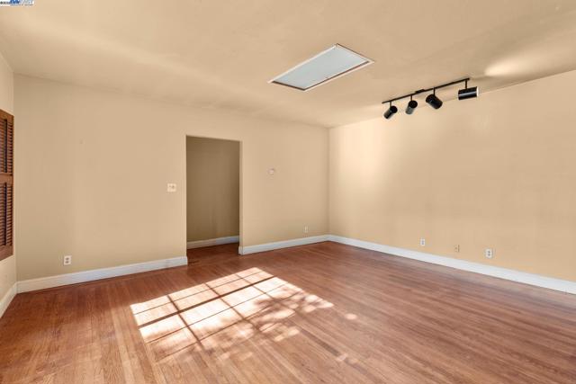 2825 Marlborough Avenue, Redwood City CA: https://media.crmls.org/mediaz/bfeb475c-5671-4143-bae8-d18378d4ce7a.jpg