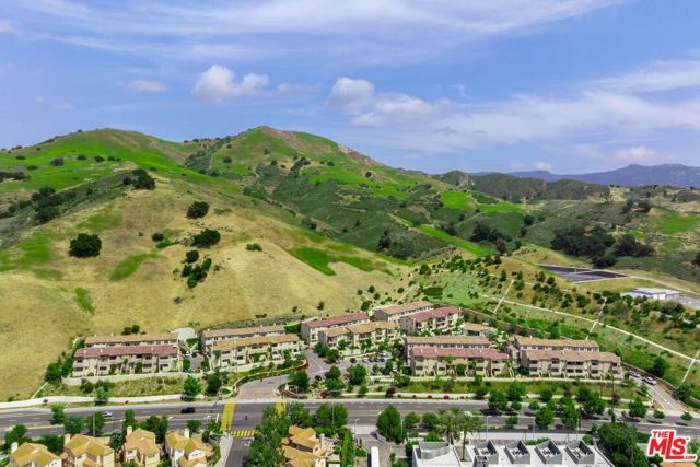4372 Paxton Place, Calabasas CA: https://media.crmls.org/mediaz/bfeb7011-2182-4207-b6c9-d09d1517bd20.jpg
