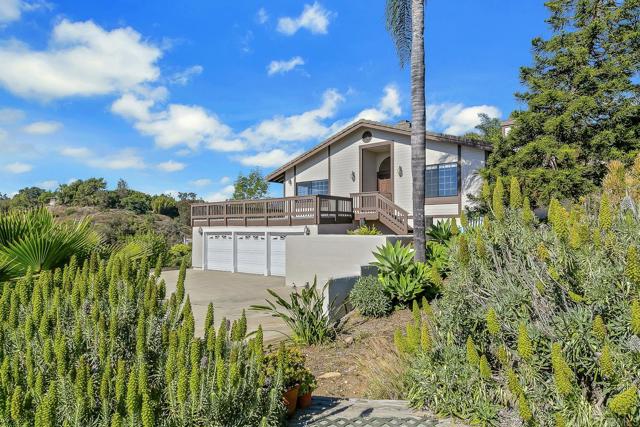 Detail Gallery Image 2 of 61 For 1515 Monte Vista Dr, Vista,  CA 92084 - 4 Beds | 2/1 Baths