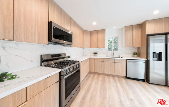 12034 Alberta Drive, Culver City CA: https://media.crmls.org/mediaz/bfebb935-f402-489a-8fe9-8ea12455e015.jpg