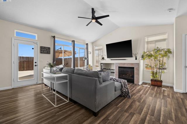 762 Rubier Way, Rio Vista CA: https://media.crmls.org/mediaz/bfebdda3-e0ec-4833-ace9-c7b8a551cfdd.jpg