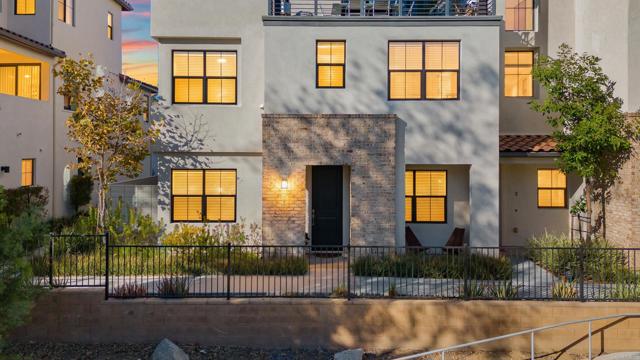 Detail Gallery Image 4 of 44 For 13085 Olympus Cir #1,  Poway,  CA 92064 - 3 Beds | 2/1 Baths