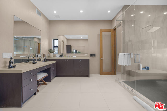 5304 Louise Avenue, Encino CA: https://media.crmls.org/mediaz/bfecb882-5569-497f-8ba5-452413132f4a.jpg