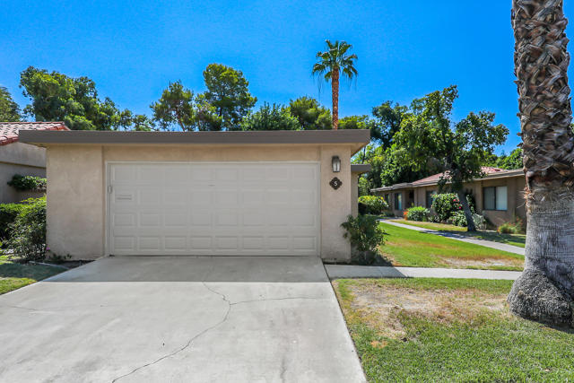 5 Majorca Drive, Rancho Mirage CA: https://media.crmls.org/mediaz/bfecc840-4bf1-428a-9ca3-432c89455043.jpg