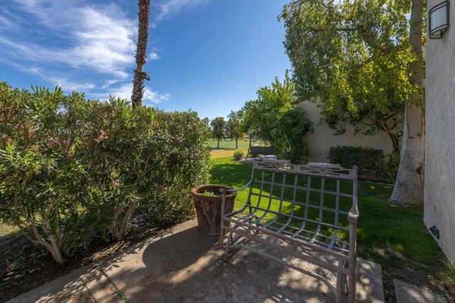 10109 Lakeview Drive, Rancho Mirage CA: https://media.crmls.org/mediaz/bfed3553-8106-424e-9a39-9a917b4cf34e.jpg