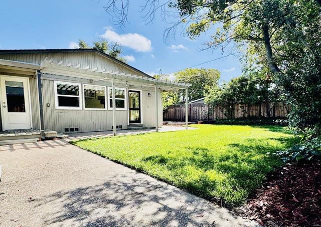 341 Linfield Drive, Menlo Park CA: https://media.crmls.org/mediaz/bfee6e76-38e5-4d08-9bb4-c67abc32aea8.jpg