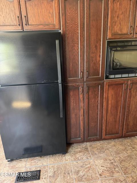 250 Farland Drive, Thousand Oaks CA: https://media.crmls.org/mediaz/bfee76a8-8b2f-4259-b29c-d7906adacc8e.jpg