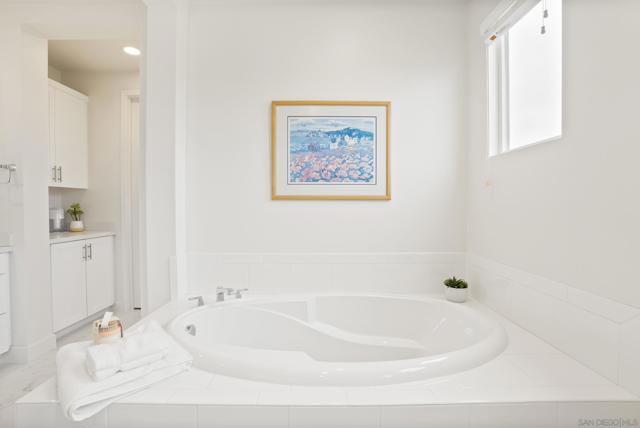1409 Apex Place, Escondido CA: https://media.crmls.org/mediaz/bfeecbe4-69ff-4f71-adde-73653929d008.jpg