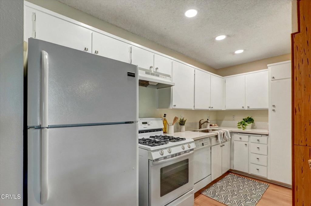 https://media.crmls.org/mediaz/bfef226a-6ab5-4bd0-b9b4-8fa941873bf3.jpg?preset=X-Large