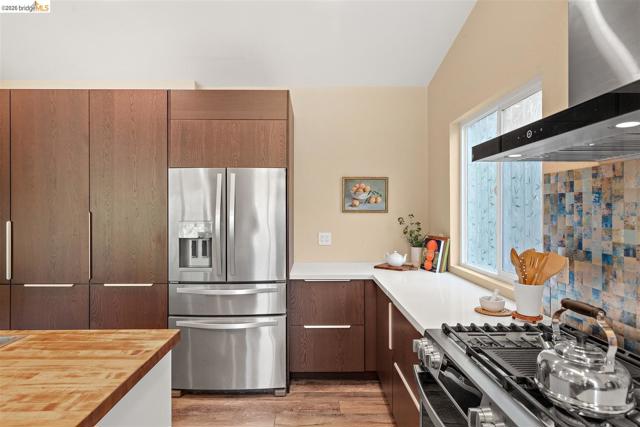 6065 Dimm Way, Richmond CA: https://media.crmls.org/mediaz/bfef536c-6bd7-4ab4-9591-8ca99d818856.jpg