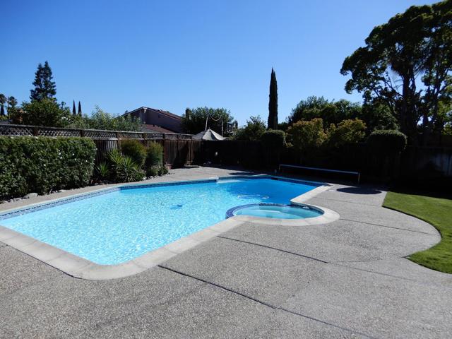 4604 Royal Forest Court, San Jose CA: https://media.crmls.org/mediaz/bfefbddd-a640-4b7d-823e-5307d1944286.jpg