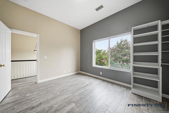 Detail Gallery Image 21 of 65 For 1925 Robinhood Rd, Vista,  CA 92084 - 5 Beds | 4/1 Baths