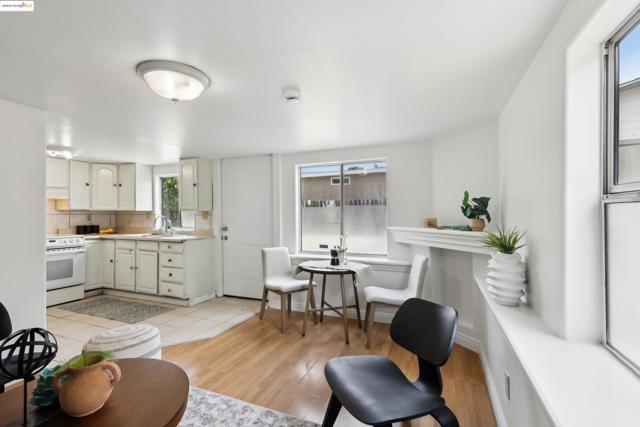 3064 E 15Th St, Oakland CA: https://media.crmls.org/mediaz/bff09da3-1430-4464-bdb1-366128cc9728.jpg