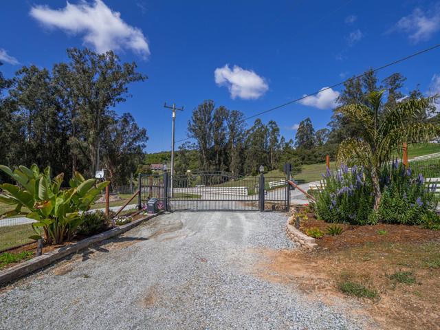 20150 Tarawild Court, Prunedale CA: https://media.crmls.org/mediaz/bff0c618-b034-4084-a308-6df27e076ea0.jpg