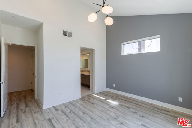 3309 Aria Lane, Los Angeles CA: https://media.crmls.org/mediaz/bff174bf-7317-4c3e-a12c-7554c1d99349.jpg