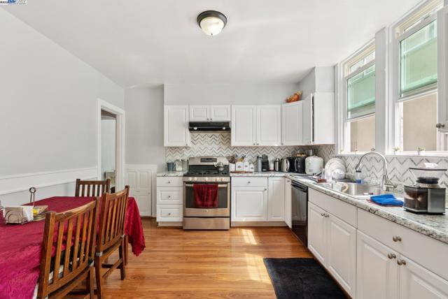 1706 Fairview St, Berkeley CA: https://media.crmls.org/mediaz/bff18205-a9c4-4fb5-861d-e17cec0c44fd.jpg