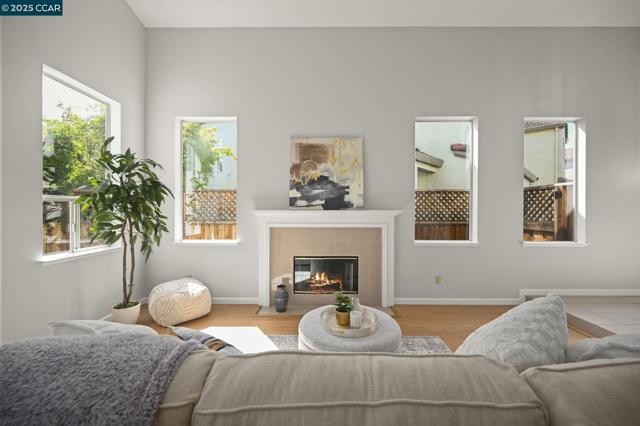 1116 Vista Pointe Cir, San Ramon CA: https://media.crmls.org/mediaz/bff1b149-f82c-4ba8-a394-ff28066cb5e2.jpg