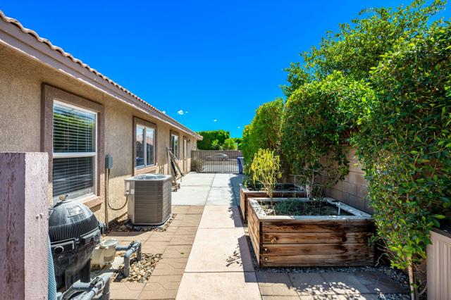 45315 Coldbrook Lane, La Quinta CA: https://media.crmls.org/mediaz/bff23e9e-aeda-4c8b-b2d9-d45c0669de6f.jpg