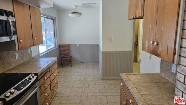 311 6th Street, Corning CA: https://media.crmls.org/mediaz/bff27256-20f5-47a2-a78d-250880aabdfb.jpg