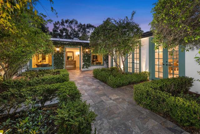 Detail Gallery Image 3 of 43 For 15306 Las Planideras, Rancho Santa Fe,  CA 92067 - 6 Beds | 3/1 Baths