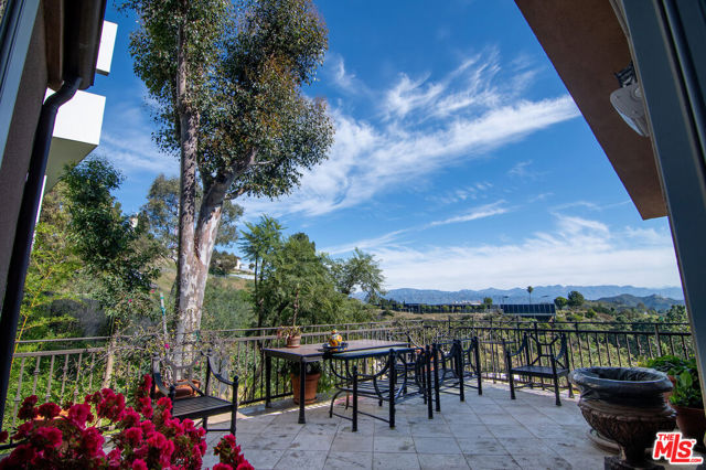 6 Bed Home for Sale in Los Angeles, California