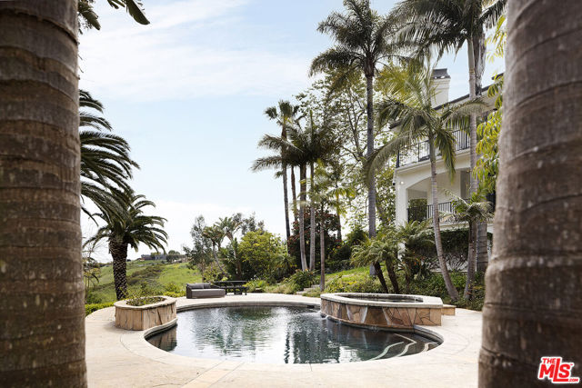 28902 Verde Mesa Lane, Malibu CA: https://media.crmls.org/mediaz/bff2b246-1777-41ab-bc7c-b9b14d2e8780.jpg