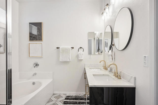 2312 Shannon Way, Palm Springs CA: https://media.crmls.org/mediaz/bff2c088-e45c-4ddd-8a74-ed5670f68041.jpg