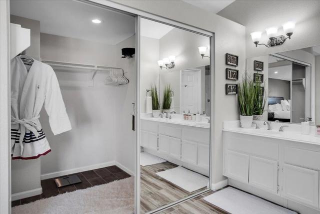 79320 Desert Wind Court, La Quinta CA: https://media.crmls.org/mediaz/bff2e3a2-af97-4b4b-8e8c-2835d4a183ad.jpg