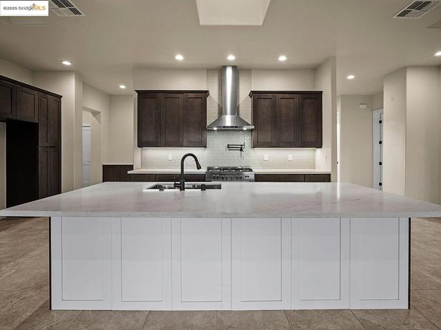1816 Stone House LN, Lincoln CA: https://media.crmls.org/mediaz/bff2e6cf-e69e-42eb-b052-a43449b27801.jpg